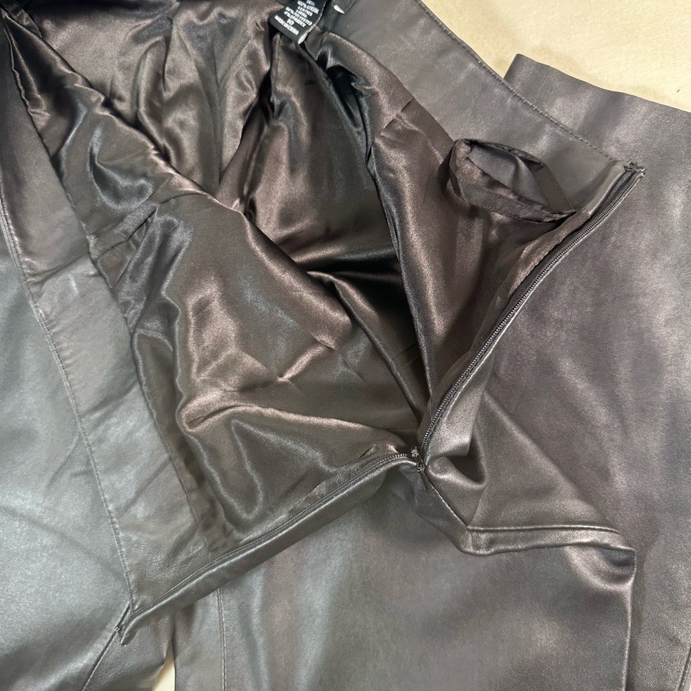 Moda International Women’s Genuine Leather Christie Fit Pants Size 10 - Picture 6 of 7